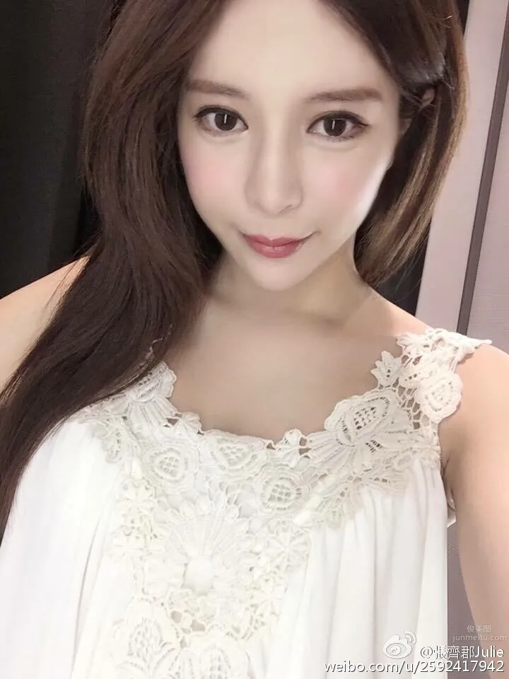 Zhang Qijun, Charming Goddess with Electric Eyes photo 15