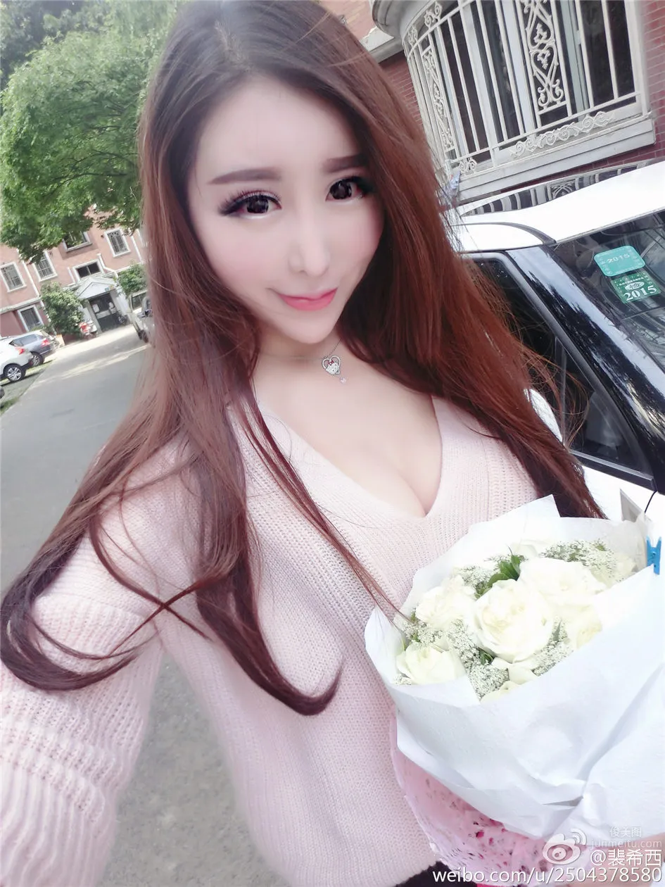裴希西- 大奶美女感自拍美图_17