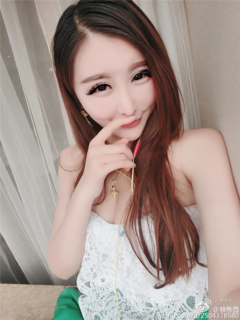 裴希西- 大奶美女感自拍美图_4