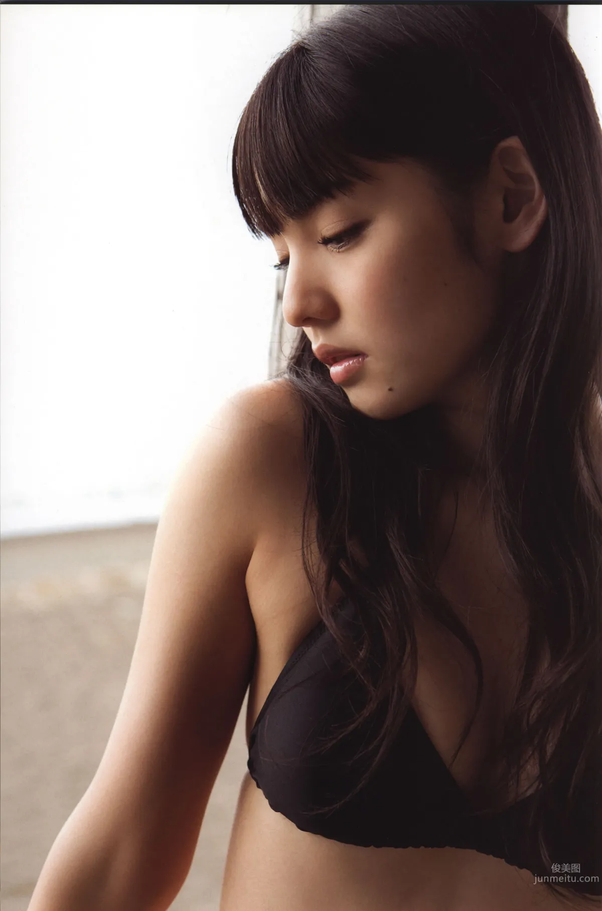 道重さゆみ- 『 Blue Rose 』写真集_35