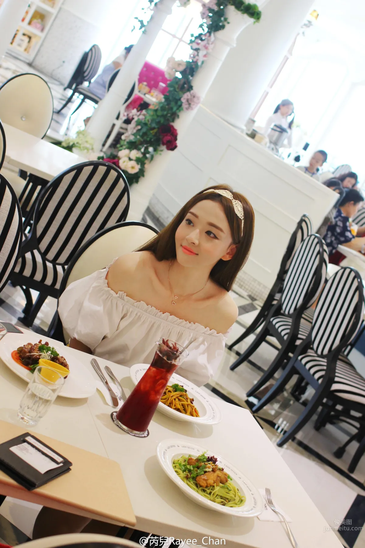 Chen Rui - Playful Cute Car Model Photo Shoot photo 10