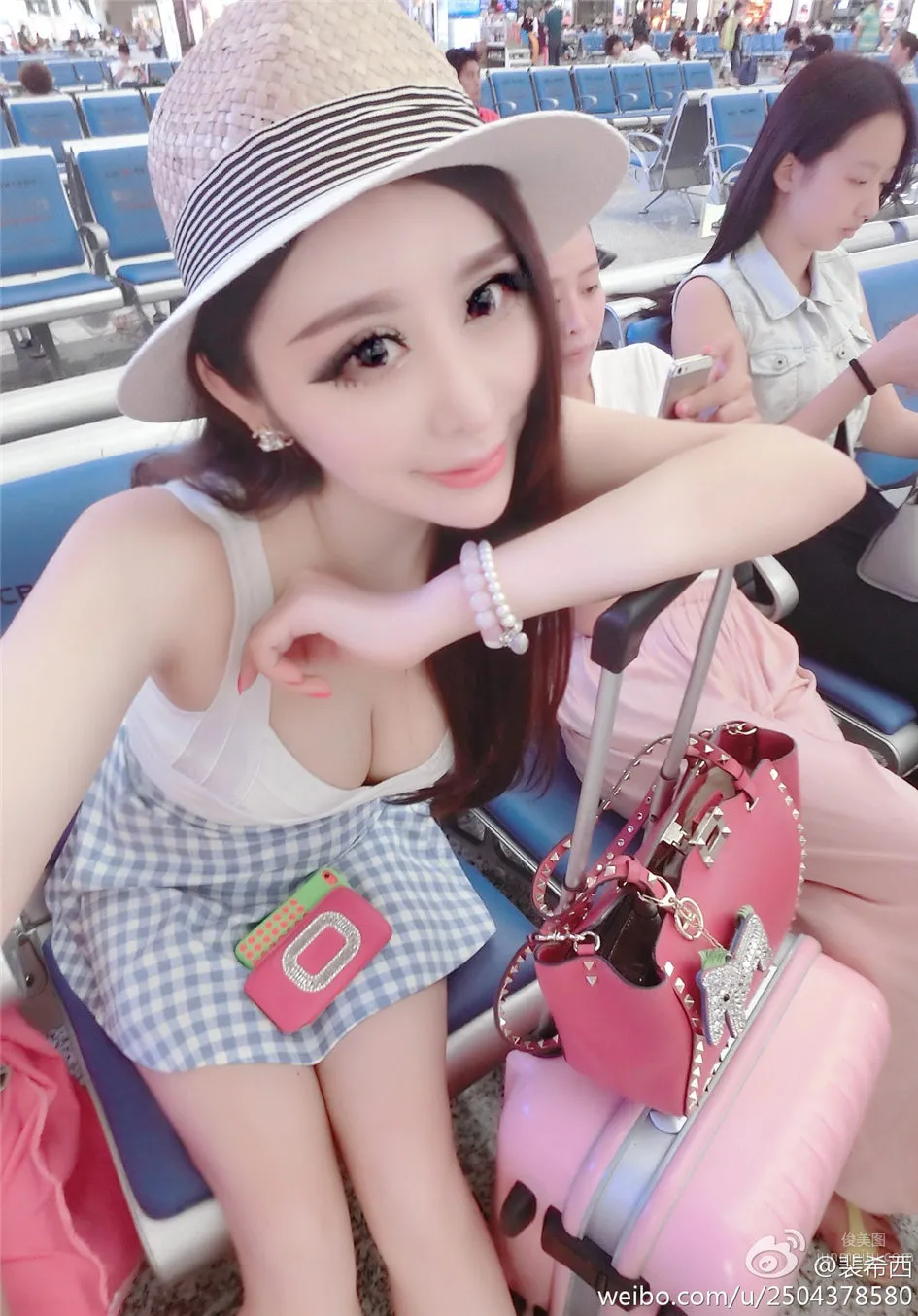Pei Xixi, Sexy Cute Girl Bust Selfie Photos photo 14