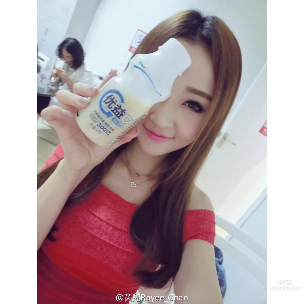 Chen Rui - Playful Cute Car Model Photo Shoot photo 2