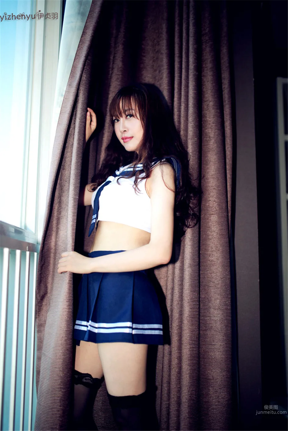 Yi Zhenyu - Leg Model Sailor Uniform Stockings Photos photo 14