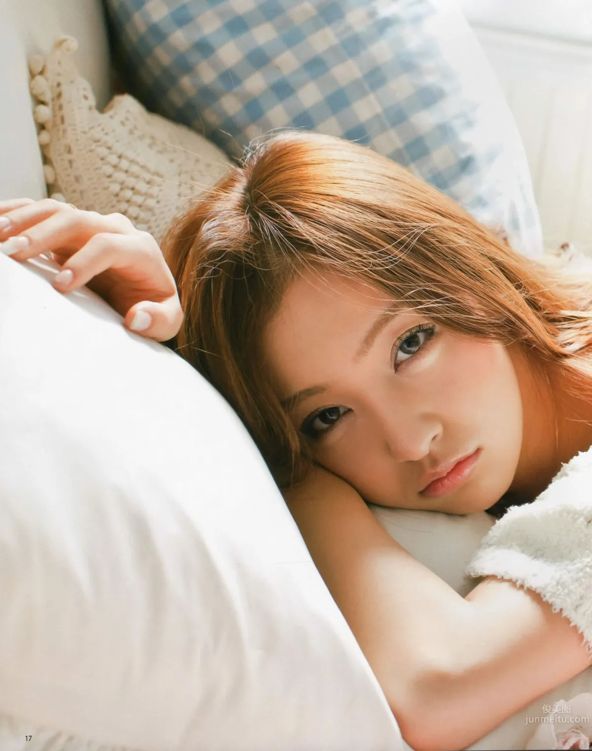 [Bomb Magazine] 2012 No.04 闆野友美 松井咲子 佐藤すみれ DiVA 石原裡美 中村靜香 篠崎愛 佐佐木優佳裡 16