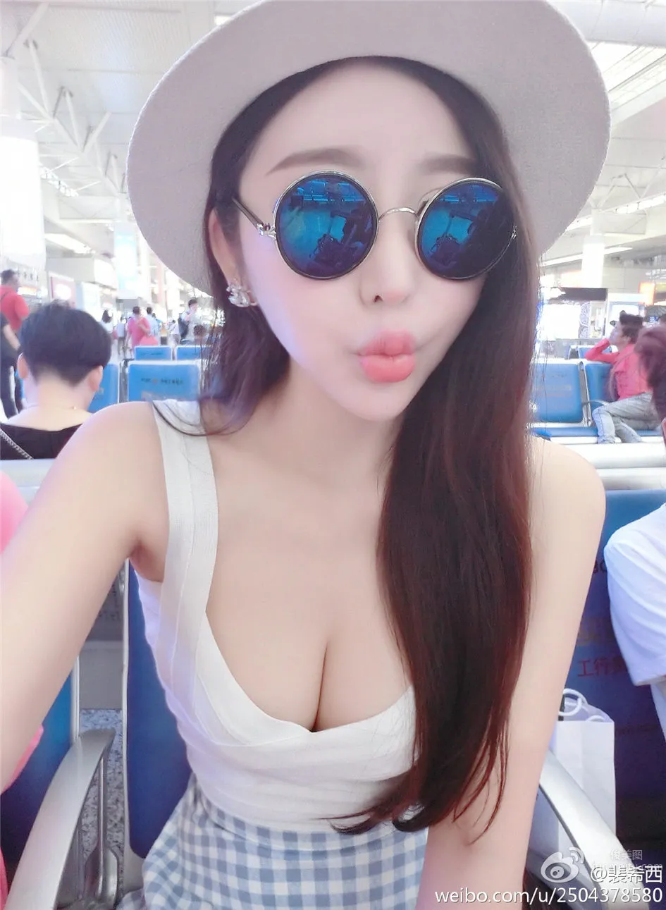 Pei Xixi, Sexy Cute Girl Bust Selfie Photos photo 15