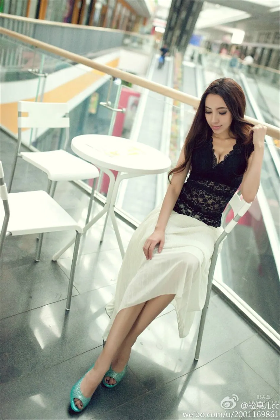 Song Guoer - Sexy Car Model Shows Off Beautiful Bust and Great Figure photo 22