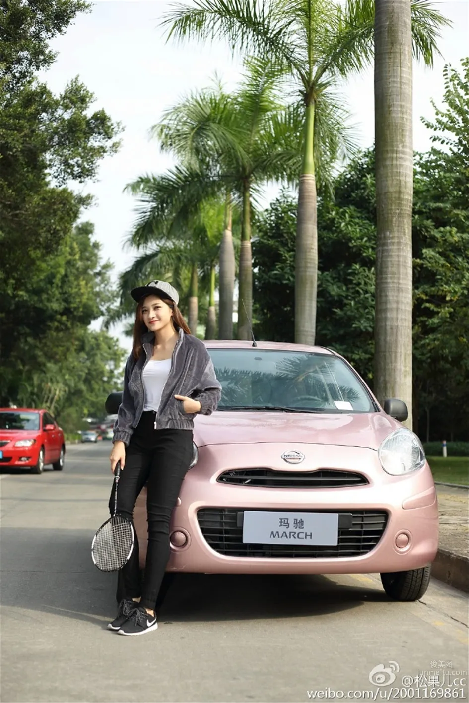 Song Guoer - Sexy Car Model Shows Off Beautiful Bust and Great Figure photo 11