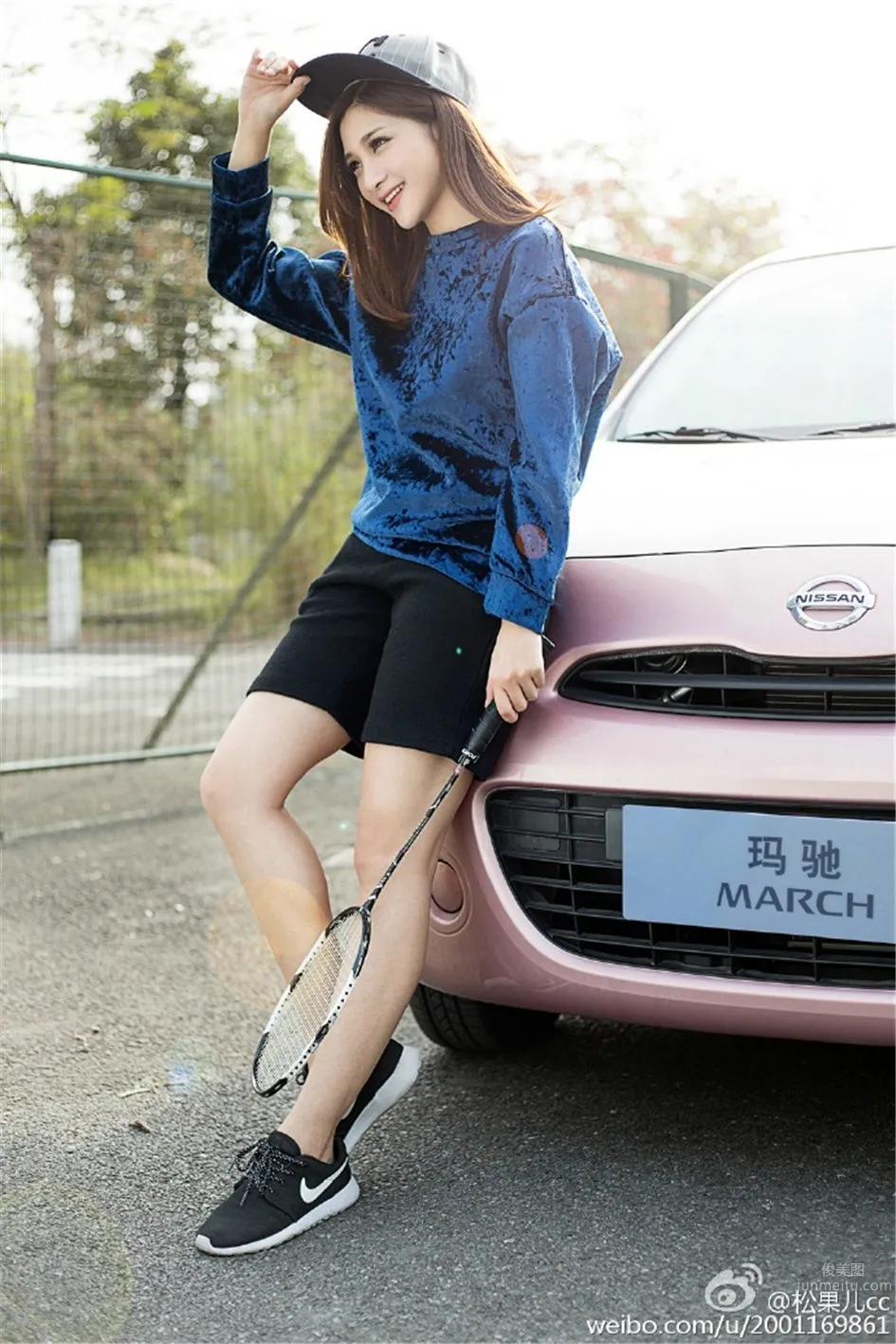 Song Guoer - Sexy Car Model Shows Off Beautiful Bust and Great Figure photo 9