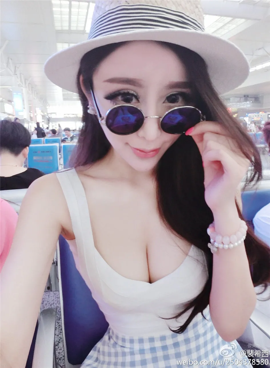 Pei Xixi, Sexy Cute Girl Bust Selfie Photos photo 16