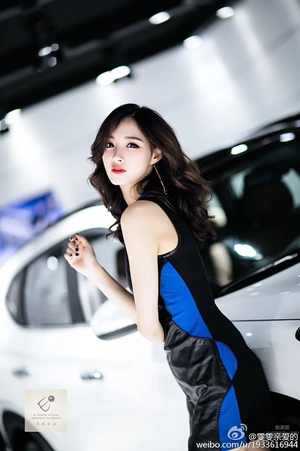 Wu Liwen - Elegant Car Model Private Shoot photo 2