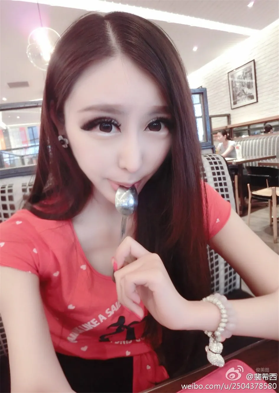 Pei Xixi, Sexy Cute Girl Bust Selfie Photos photo 2