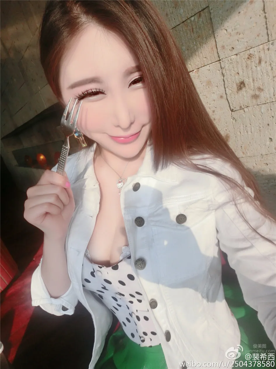 裴希西- 大奶美女感自拍美图_7