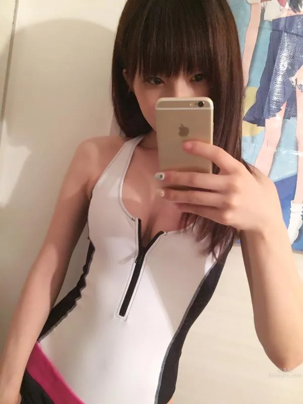 Qinai Merika - Popular Coser Open-Chest Swimsuit Temptation photo 5
