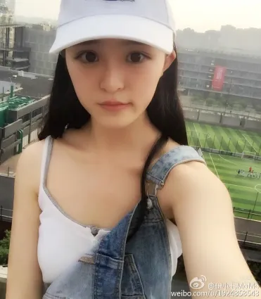伊小七MoMo- 清新养眼萝莉私房照