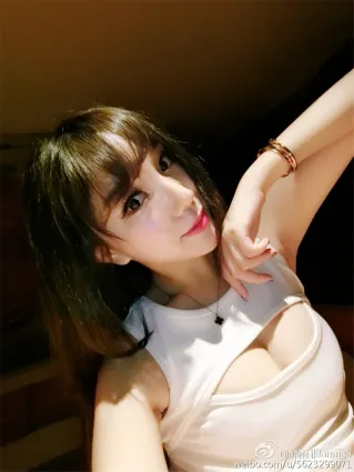 韓雨菲fanniee- 平面模特性感個性寫真圖片