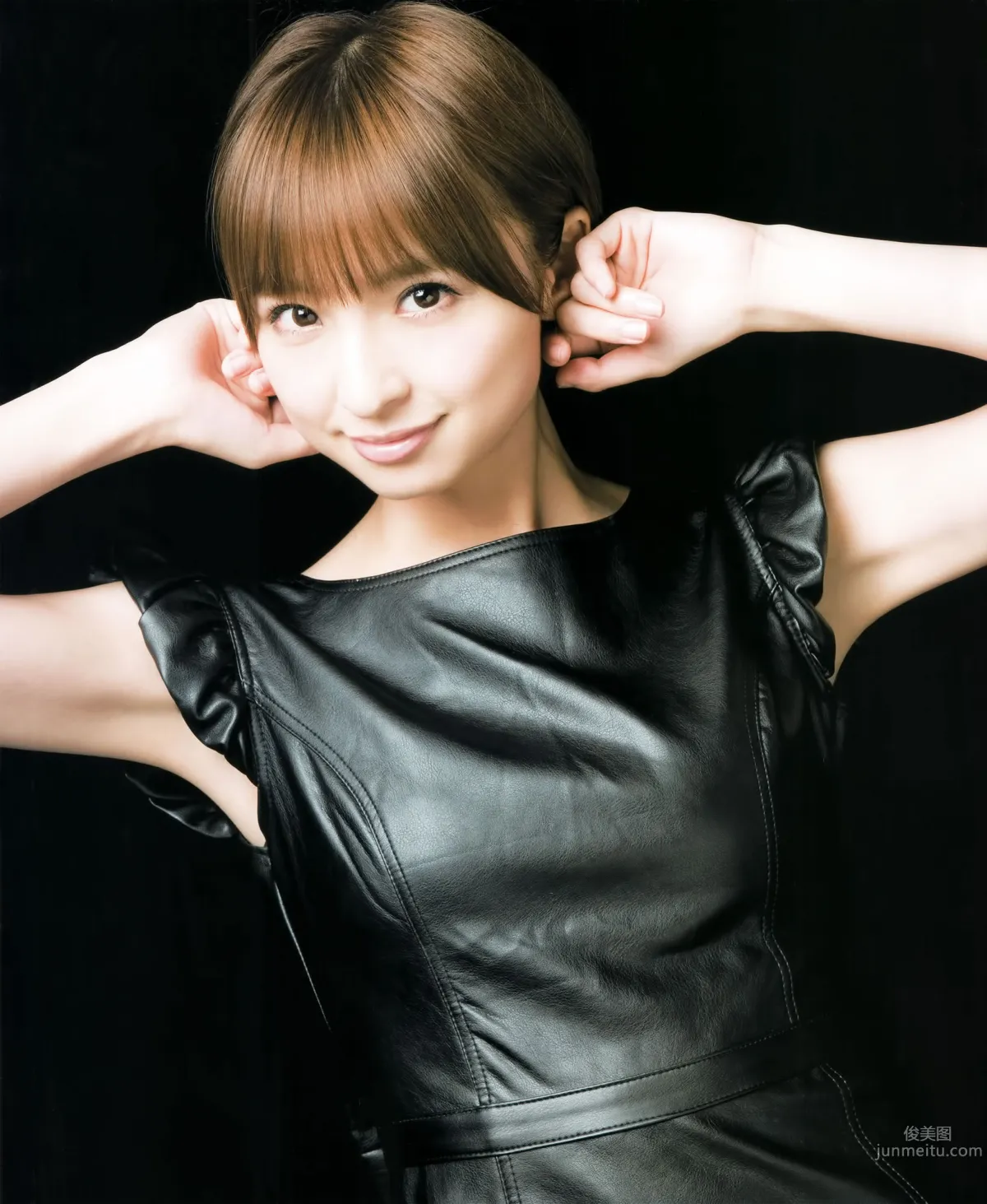 [Bomb Magazine] 2012 No.01 篠田麻里子 小嶋陽菜 秋元才加 HKT48 乃木坂46_4
