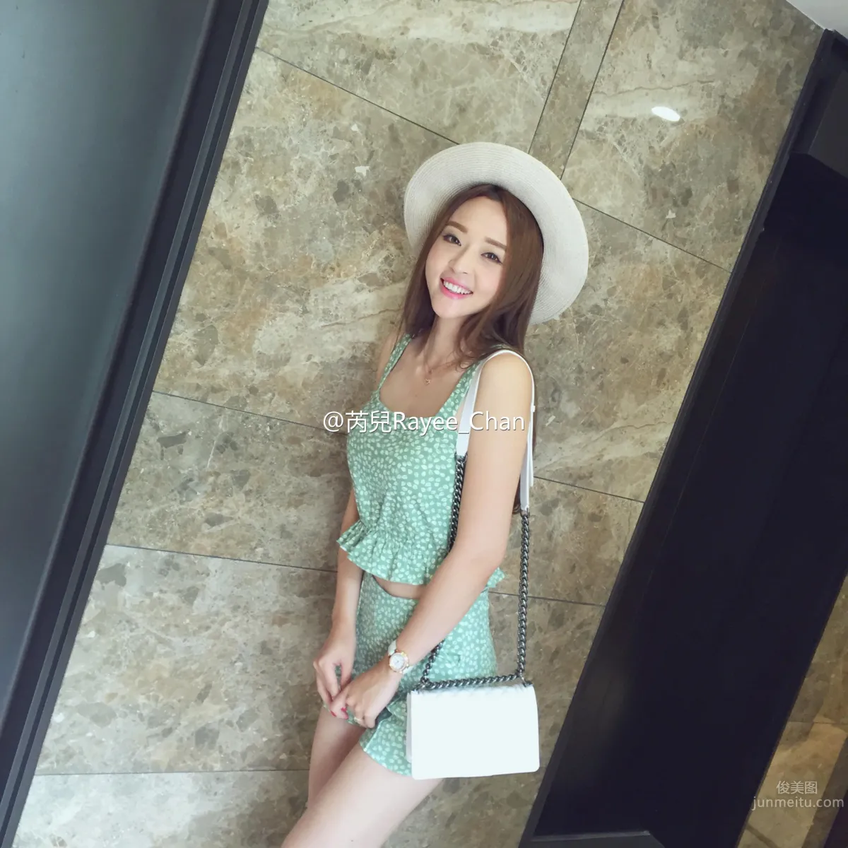 Chen Rui - Playful Cute Car Model Photo Shoot photo 18