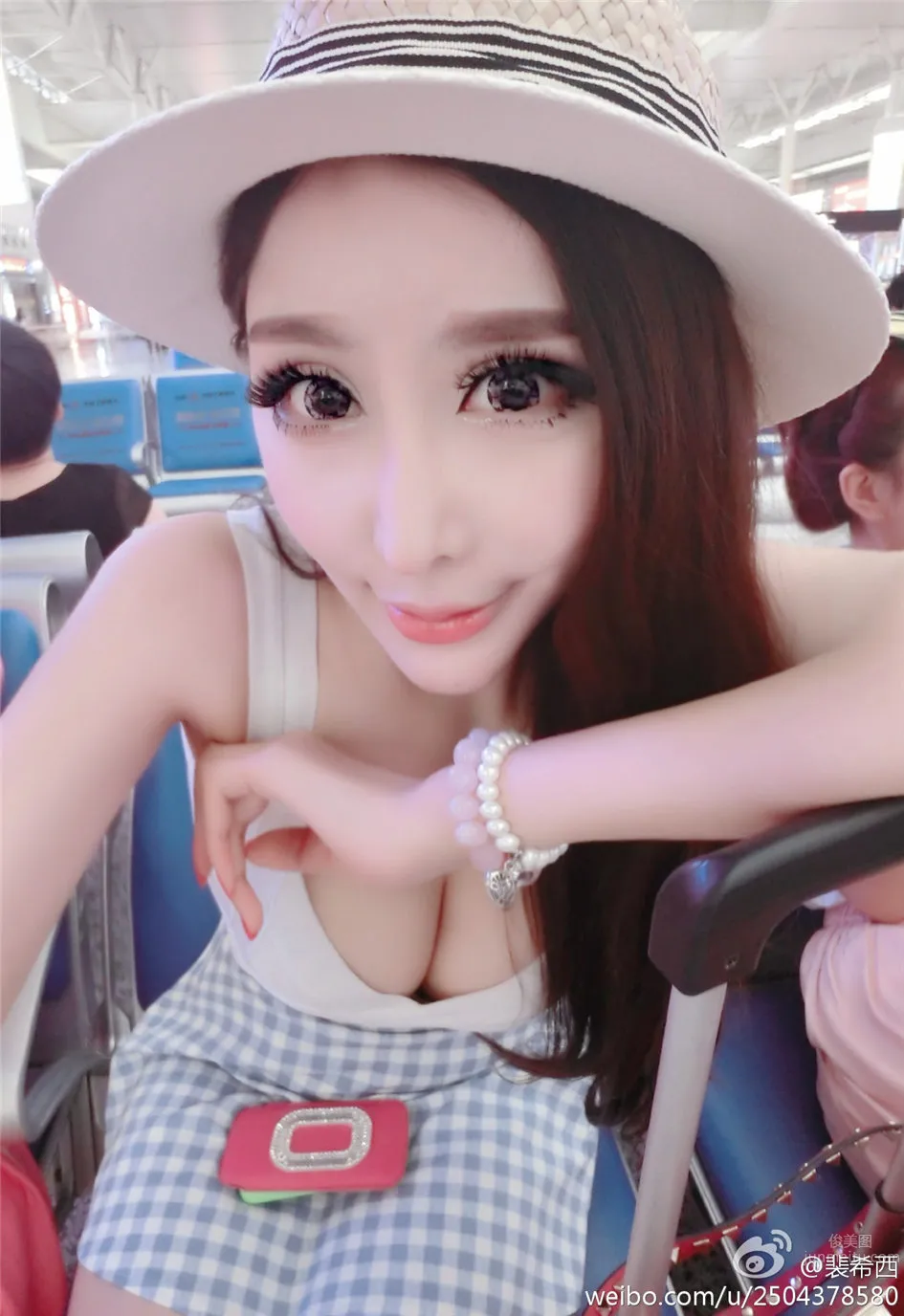 Pei Xixi, Sexy Cute Girl Bust Selfie Photos photo 17