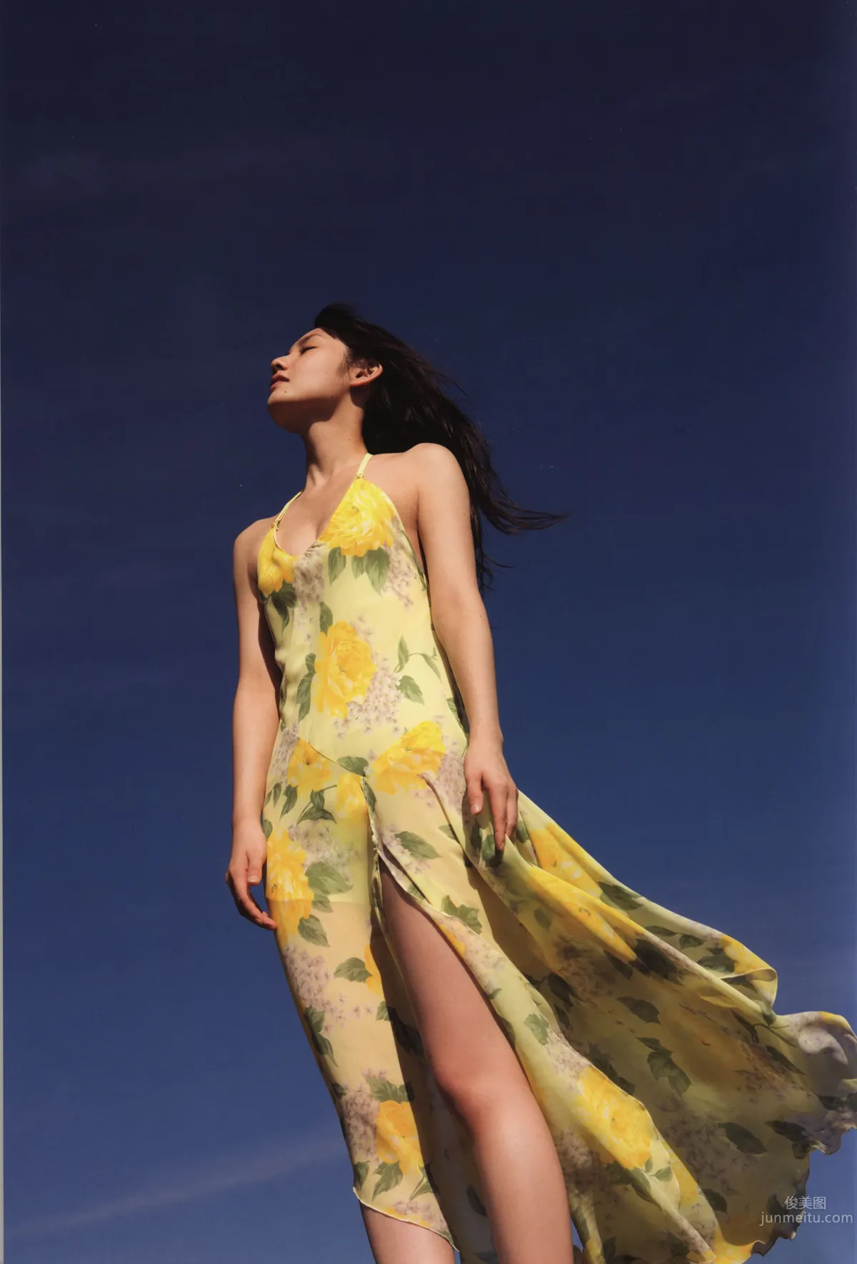 道重さゆみ- 『 Blue Rose 』写真集_74