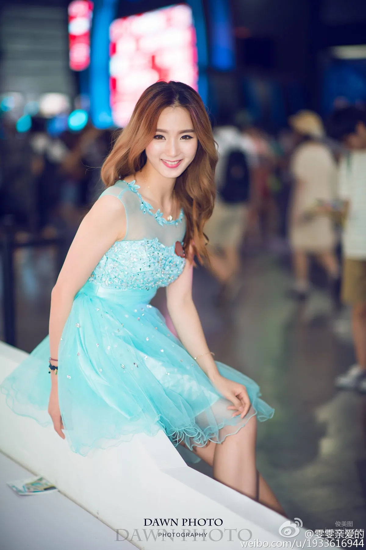 Wu Liwen - Elegant Car Model Private Shoot photo 39