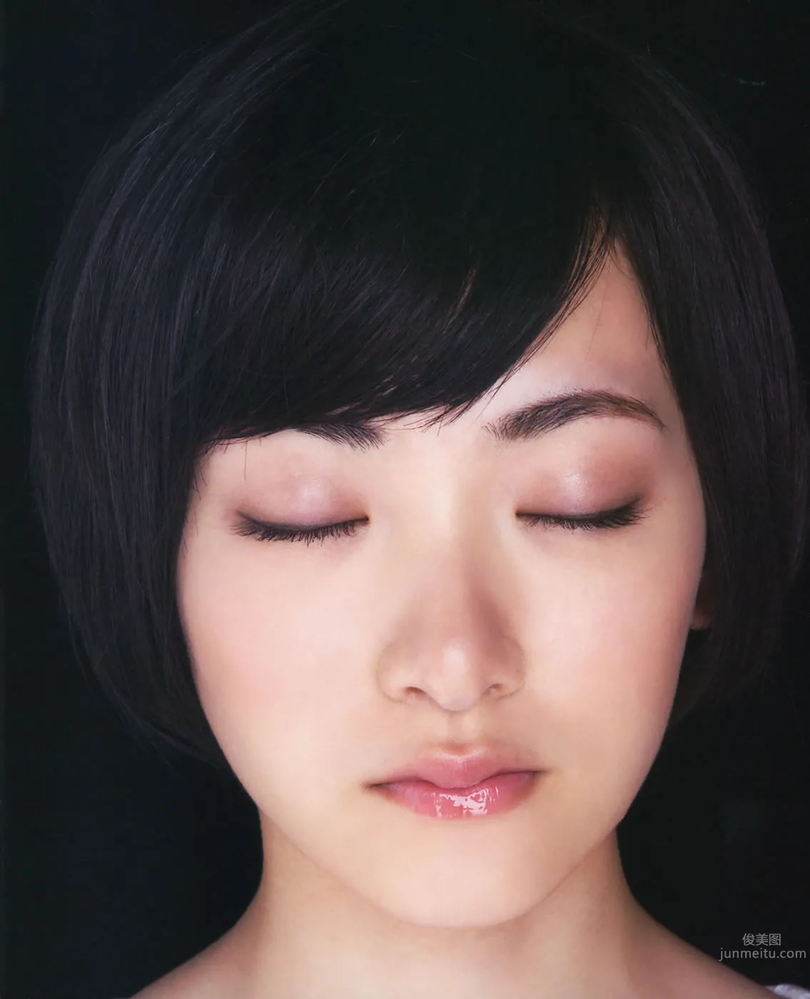 [Bomb Magazine] 2014年05月号 西野七瀬 白石麻衣 生駒裡奈 橋本奈々未 堀 未央奈 渡辺美優紀 白間美瑠 11