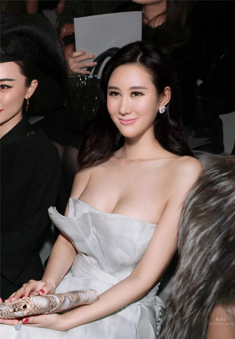 Kong Hanbing, Extraordinary Elegance Car Model Seductive Sexy Photos photo 43