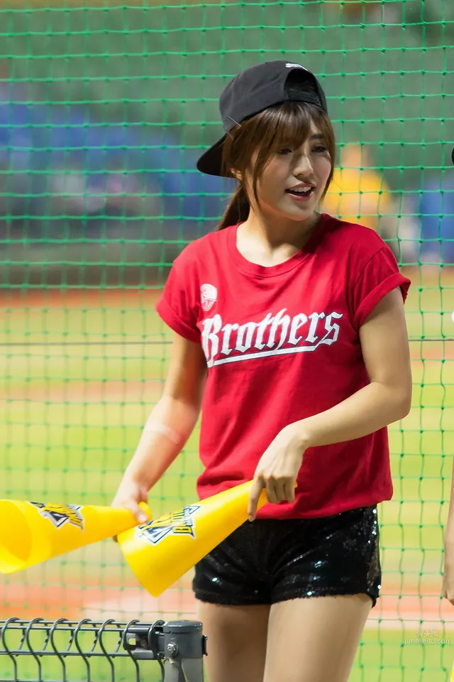 Zhuang Zhuang - Brothers Elephant PassionSisters Cheerleading Gallery photo 32