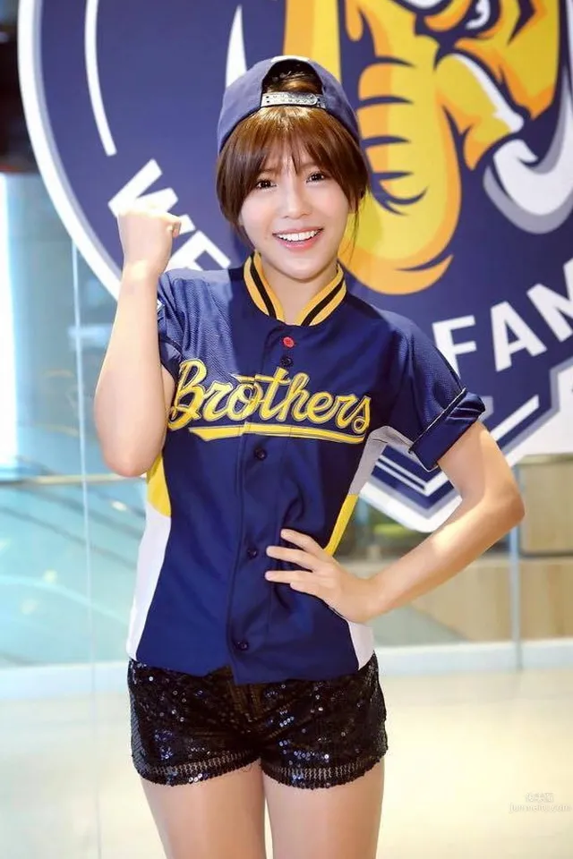 Zhuang Zhuang - Brothers Elephant PassionSisters Cheerleading Gallery photo 16