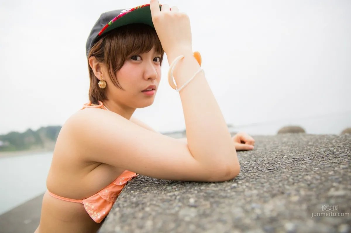 里美黎- 短发美少女户外写真_9