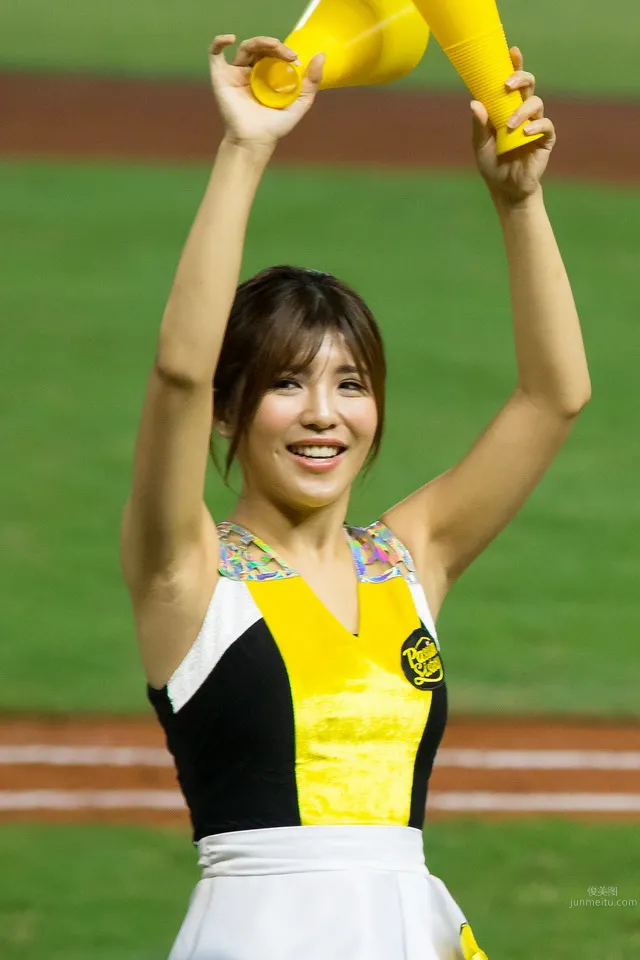 Zhuang Zhuang - Brothers Elephant PassionSisters Cheerleading Gallery photo 6
