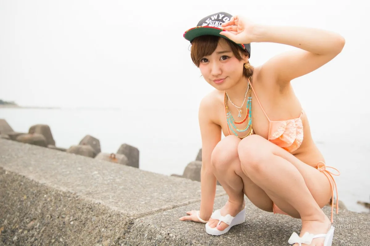 里美黎- 短发美少女户外写真_10