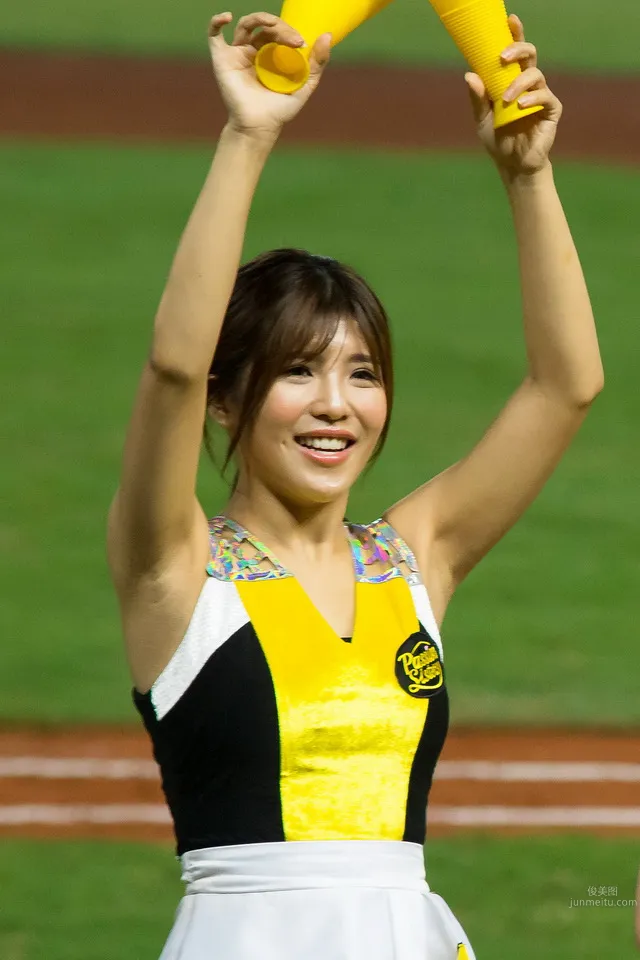 Zhuang Zhuang - Brothers Elephant PassionSisters Cheerleading Gallery photo 5