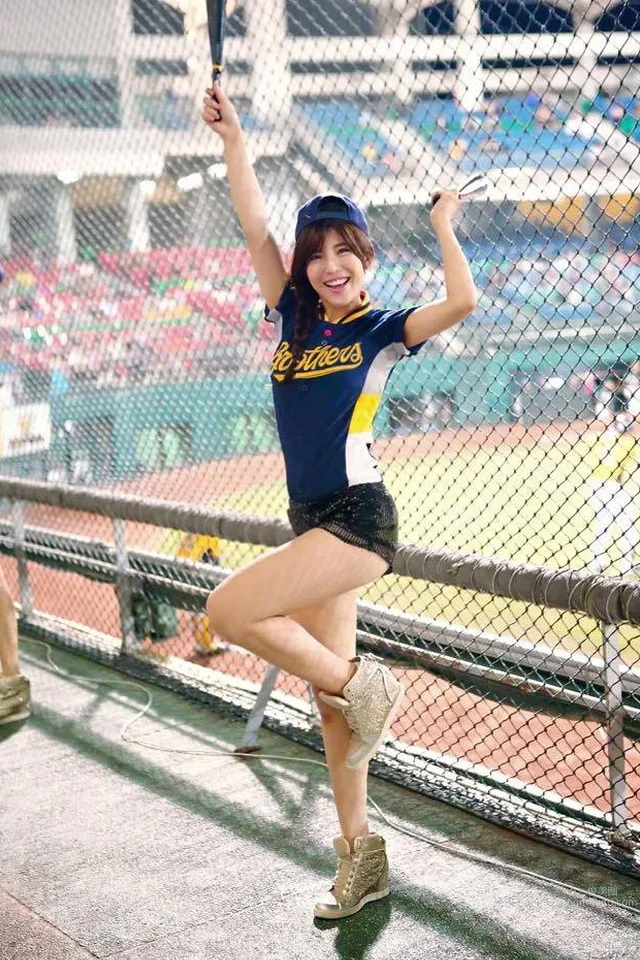 Zhuang Zhuang - Brothers Elephant PassionSisters Cheerleading Gallery photo 20