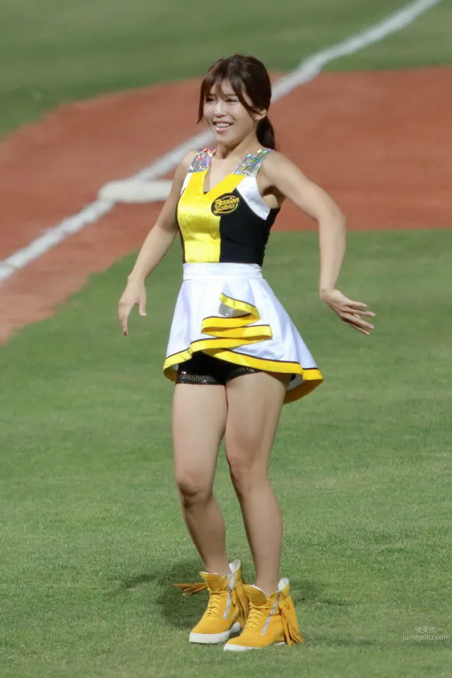Zhuang Zhuang - Brothers Elephant PassionSisters Cheerleading Gallery photo 7