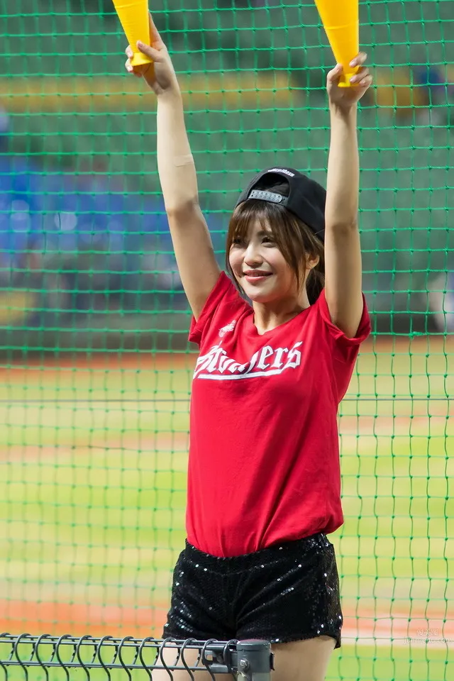 Zhuang Zhuang - Brothers Elephant PassionSisters Cheerleading Gallery photo 33
