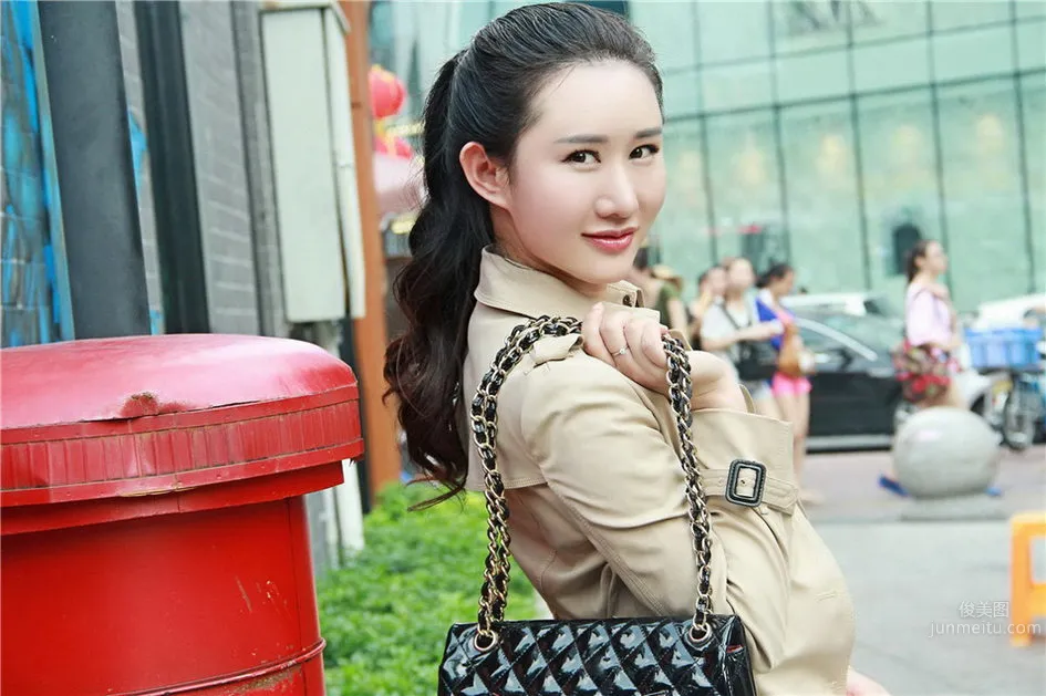 Kong Hanbing, Extraordinary Elegance Car Model Seductive Sexy Photos photo 14