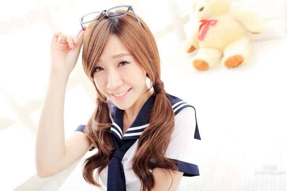 Yu Shiying - Angel Face and Devil Figure photo 23
