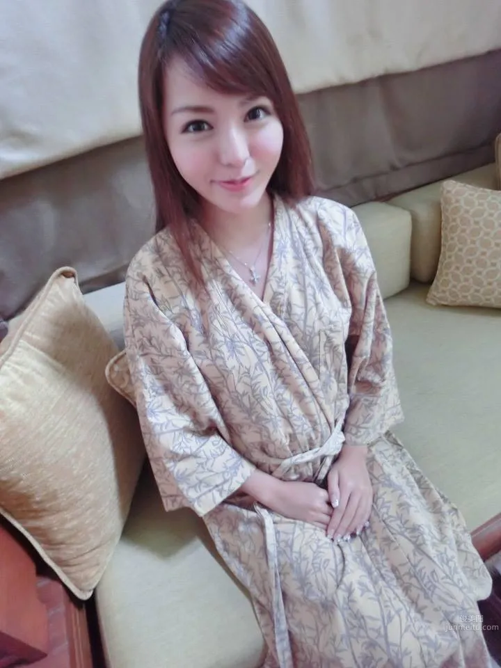Vivi Tam(譚嘉儀)- 比基尼私房照 7