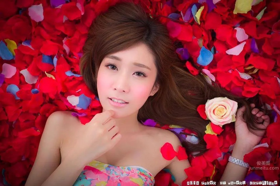 Yu Shiying - Angel Face and Devil Figure photo 17
