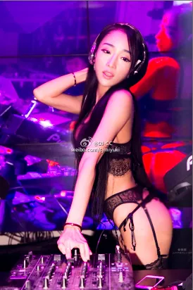 DJ-CC(大妞範Party)- 家居性感私房照 4