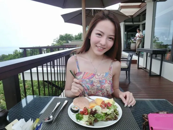 Vivi Tam(譚嘉儀)- 比基尼私房照 4