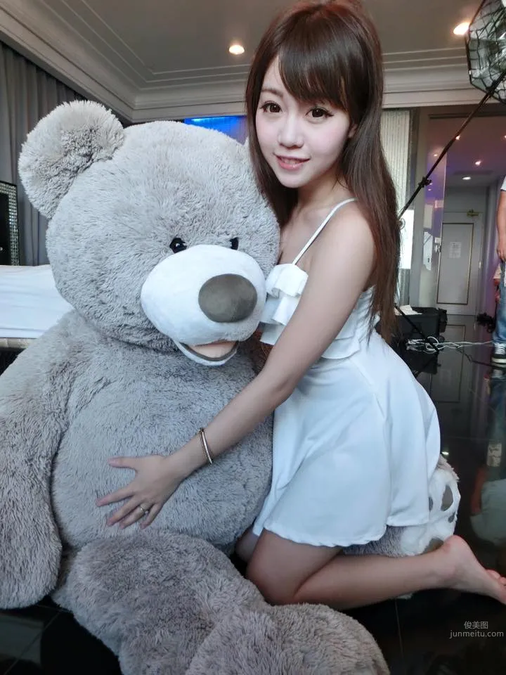 Mimi (Lin Minyi), Charming Electric Eyes and Round Beautiful Breasts photo 7