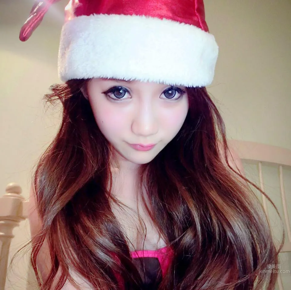 Xiao Rong (Huang Rongan) - 32C Cute Sweetheart Video Game Beauty SG photo 3