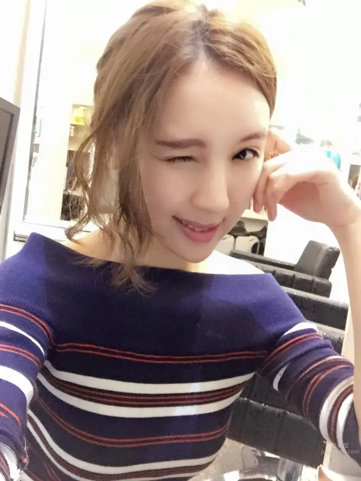 Yuyu Wei - This Figure, This Face, Completely Seductive photo 3