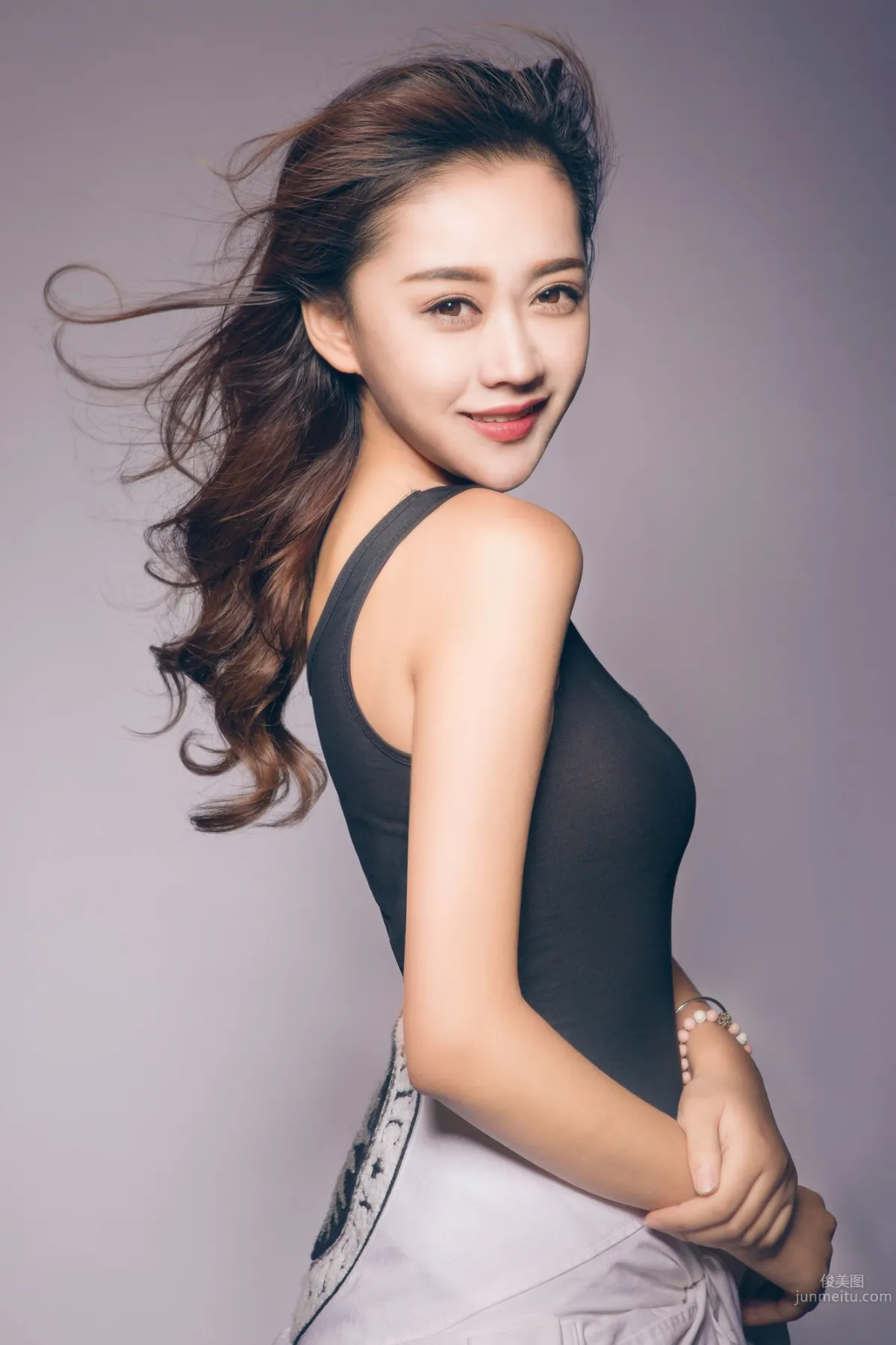 兔小美(張璐瑤)- 最美事業線的汽車模特 7