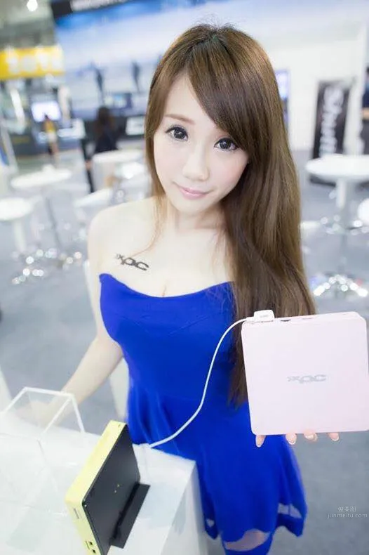 Xiao Rong (Huang Rongan) - 32C Cute Sweetheart Video Game Beauty SG photo 7
