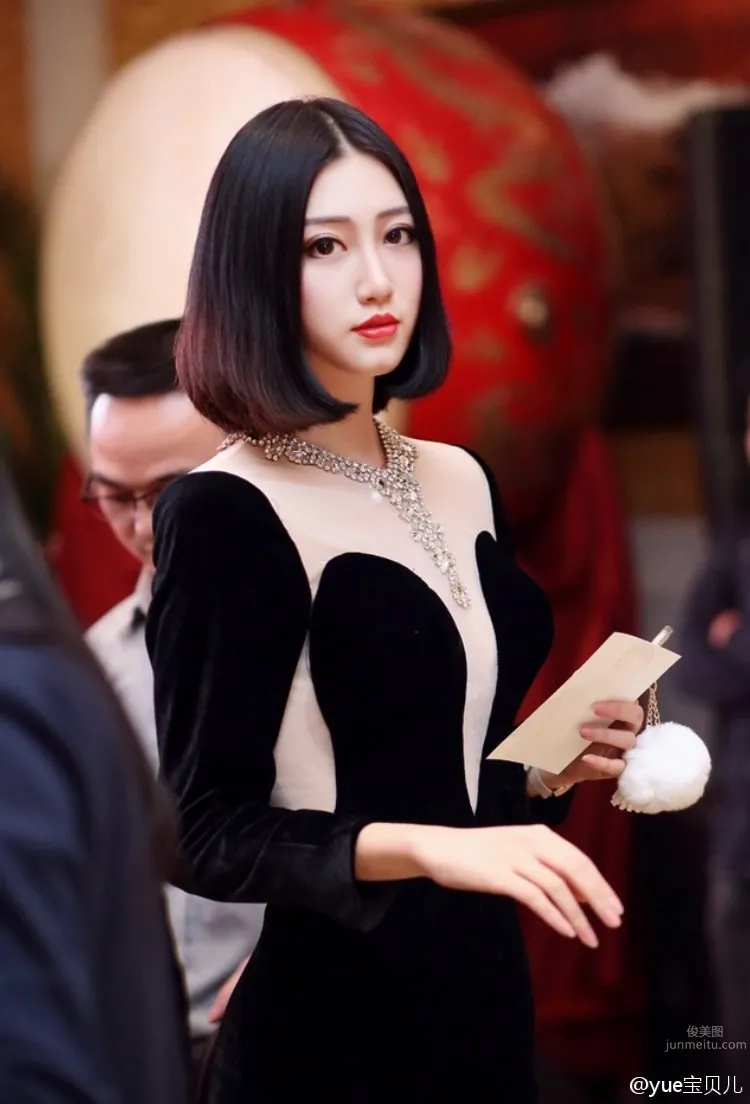 yue Bao Bei Er (Wang Yue) - Fresh Short Hair Eye-Catching Photos photo 1