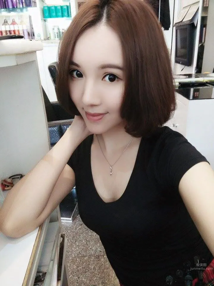 Yuyu Wei - This Figure, This Face, Completely Seductive photo 2