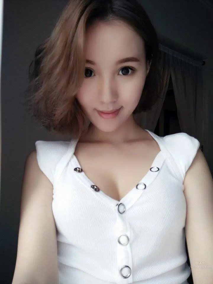 Yuyu Wei - This Figure, This Face, Completely Seductive photo 8